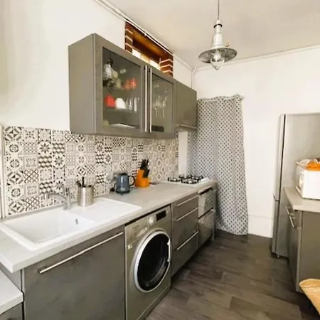 House Near Hypercenter 度假居 *